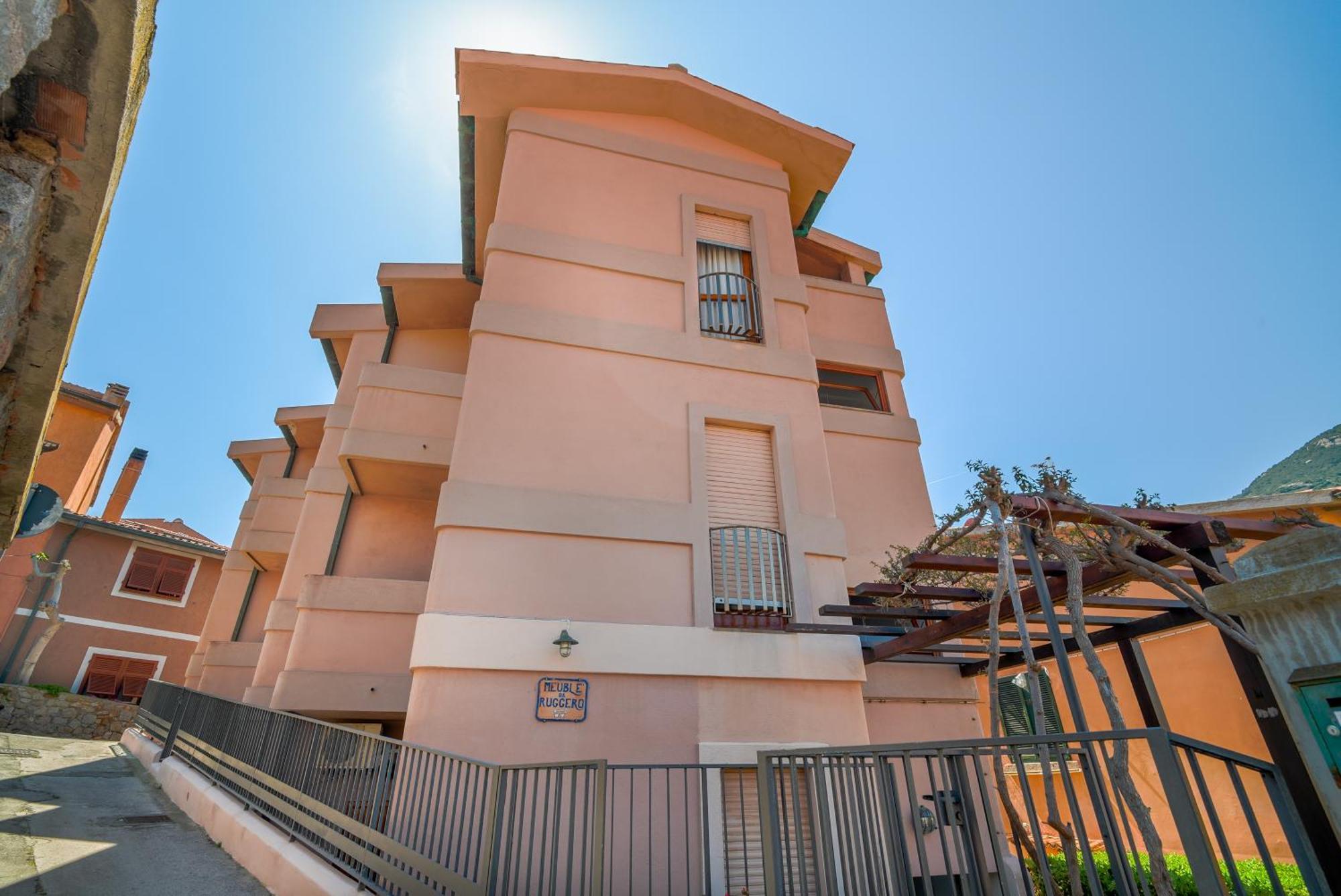 Da Ruggero - 100m Dal Porto Hotel 2*